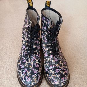 Women's Dr Martens air wair 1460 boots size 10